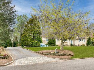 67 Eileen Cir, Riverhead, NY 11901