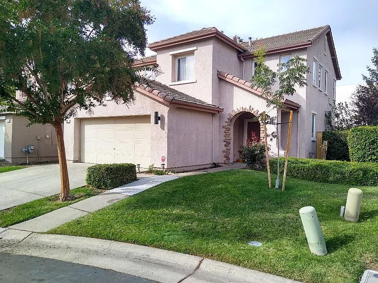 21 Anjou Cir — Photo 1