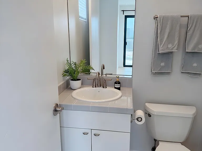 1318 Manhattan Ave — Photo 7