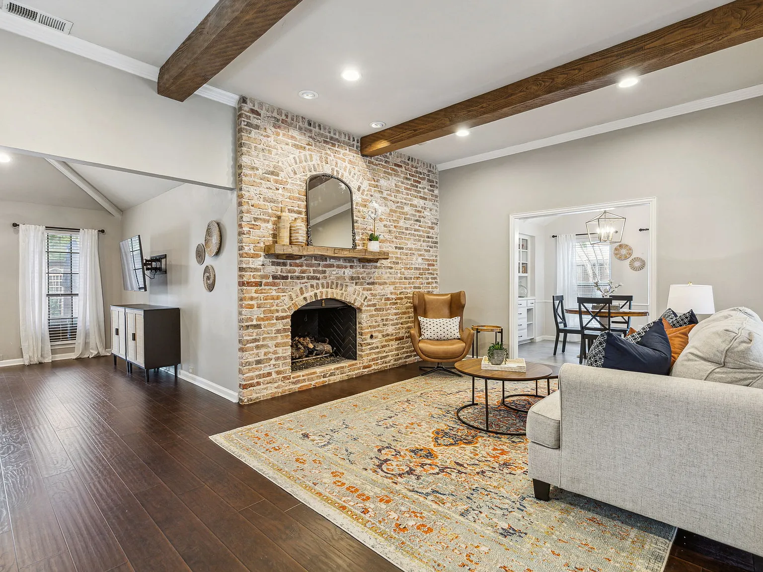 4 bed, 2239 sqft, $9,396 — Photo 3