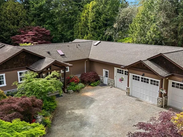 9228 Jura Rd, North Saanich, BC V8L 5G1