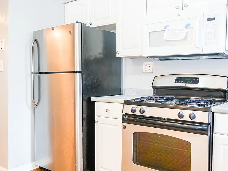 349 S Woodyear St — Photo 6
