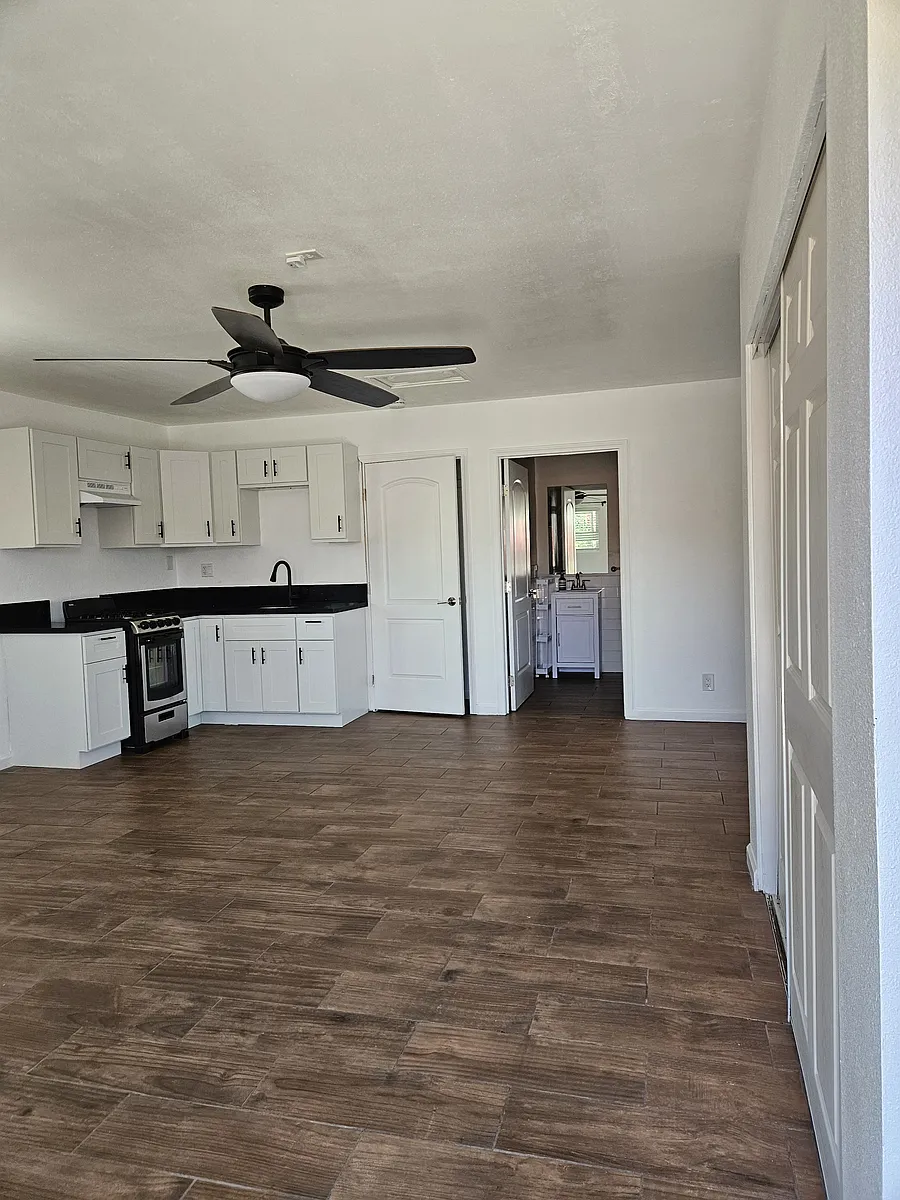 Building Photo - 10343 Hedrick Ave #ADU