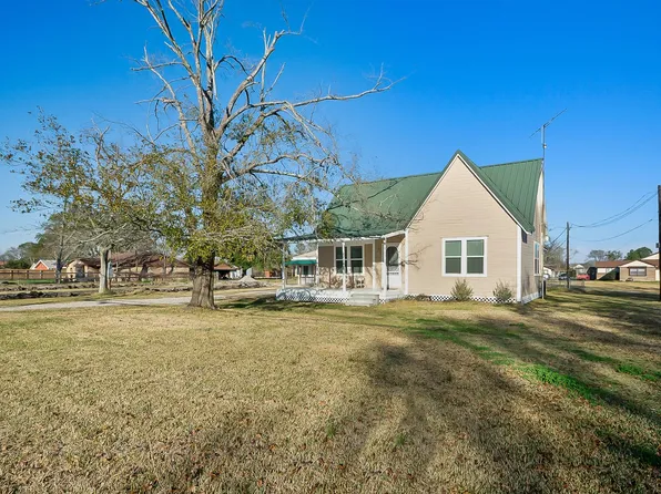 109 Maple St, Highlands, TX 77562