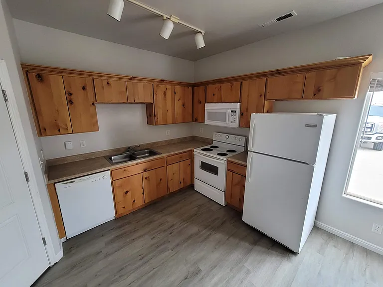 858 S 170 W #A — Photo 2