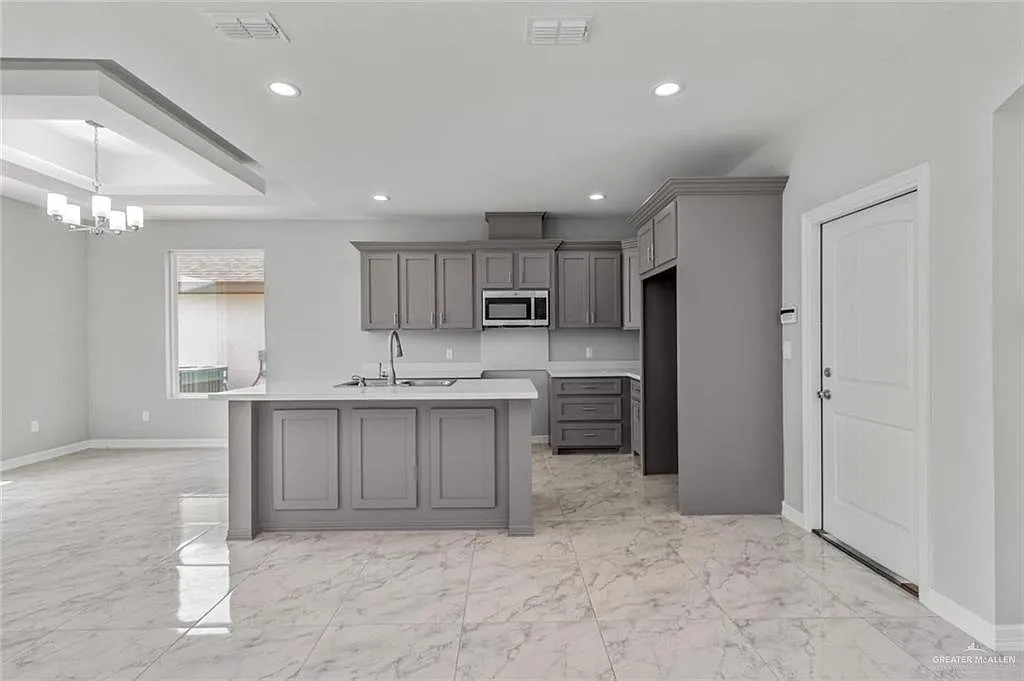 3 bed, 2.0 bath, 1393 sqft, $1,950 — Photo 4