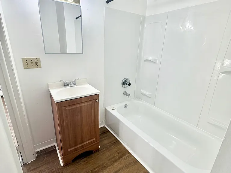 886 Dixwell Ave #2L — Photo 2