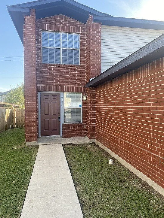 3 bed, 2.5 bath, 1812 sqft, $1,700 — Photo 1