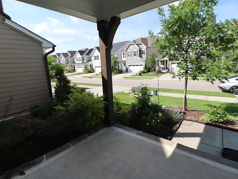 2936 Baronial St — Photo 2