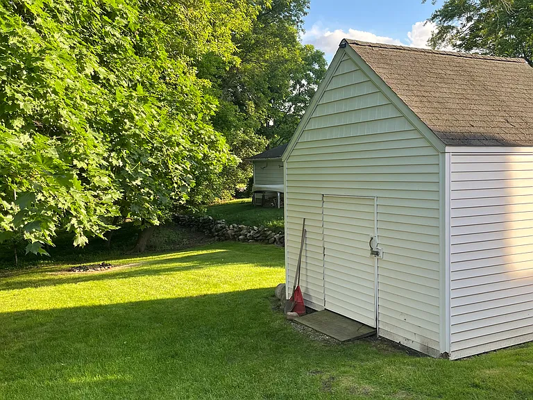 10 Lakeville Ct — Photo 4