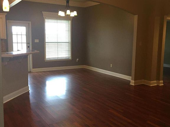 3rd image of 102 Bentgrass Dr