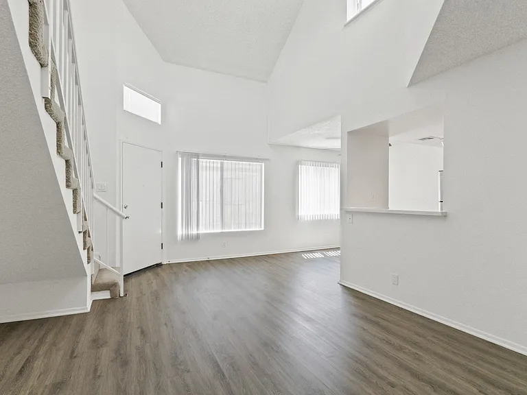11325 Morrison St — Photo 55