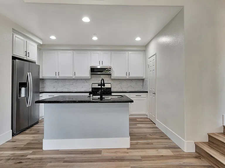2822 Escala Cir — Photo 7