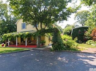 274 E 17th St, Huntington Station, NY 11746