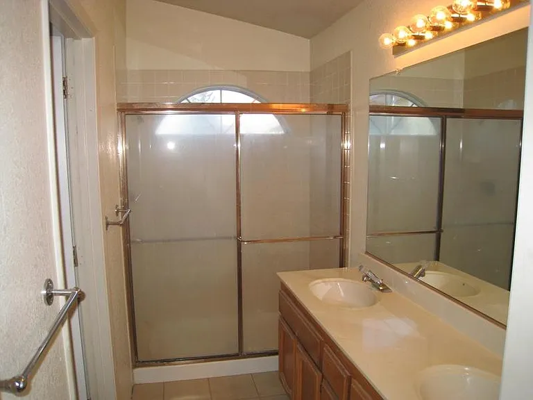 9239 Wenlock Ct — Photo 3