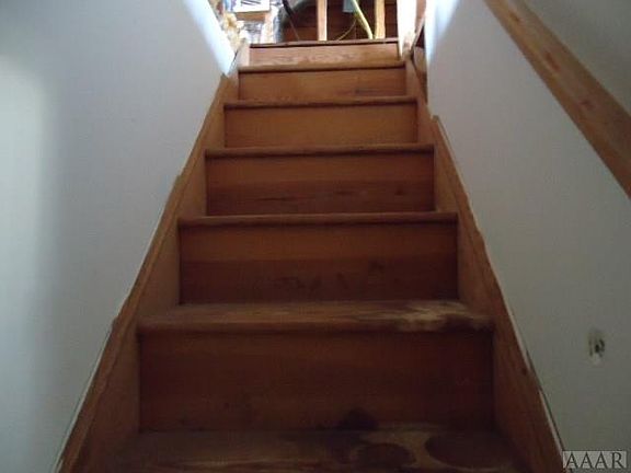 3rd image of 804 W Grubb St