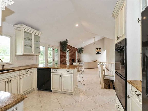 3rd image of 30 Fairway Dr #30