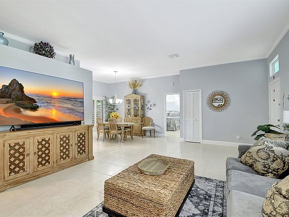 5th image of 3638 Woods Walk Boulevard