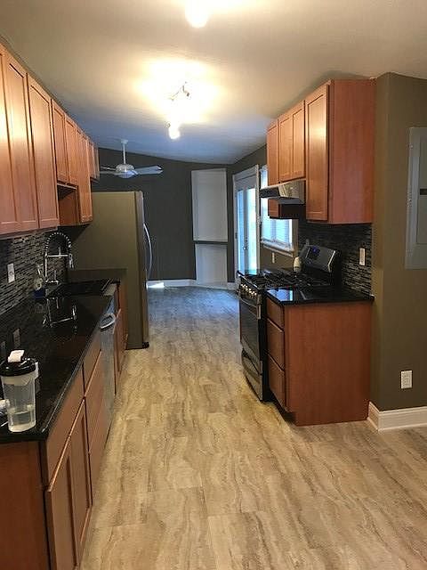 1st image of 608 Crest Ct