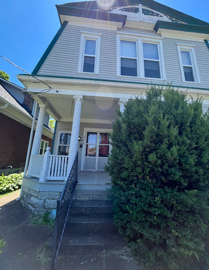 1938 Deerwood Avenue — Photo 1