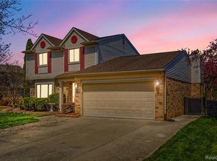 25030 Balsam Dr, Brownstown, MI 48134