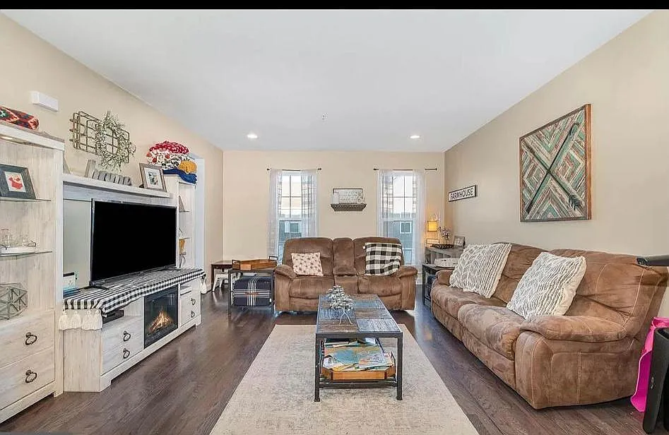 3276 Katie Way — Photo 3