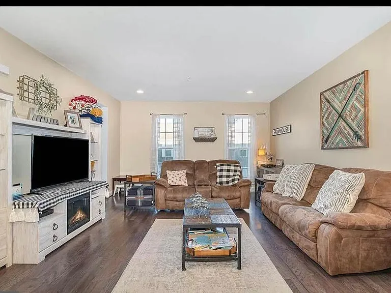 3276 Katie Way — Photo 3