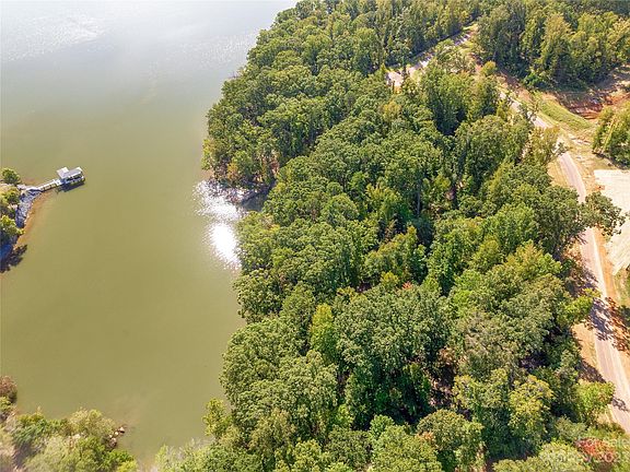5th image of 617 Waterton Trl