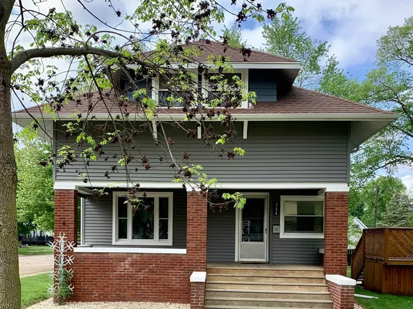 715 Richard St, Henry, IL 61537