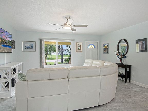 3rd image of 1518 SE Hagwood Ct