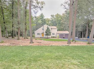 5 Black Cherry Ln, Sandy Hook, CT 06482