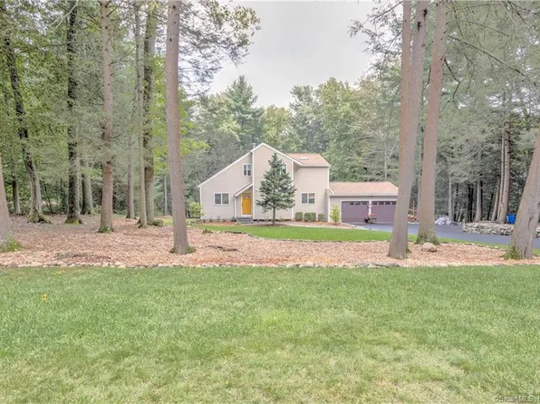 5 Black Cherry Lane, Newtown, CT 06482