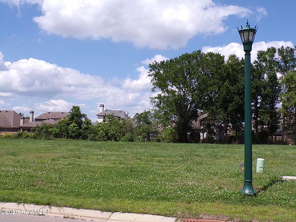 2nd image of 202 Leaning Oak Dr