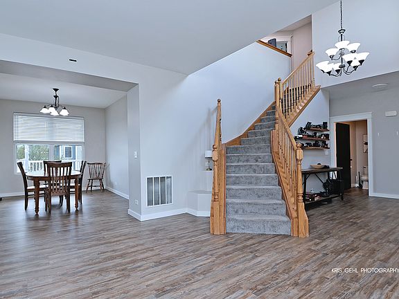 3rd image of 862 Heartland Park Ln