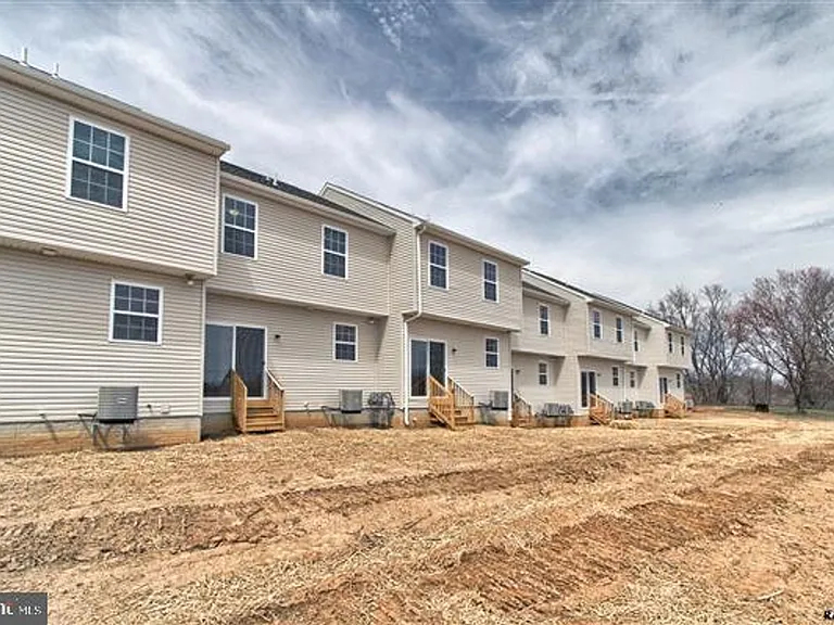 379 Mesa Ln — Photo 2