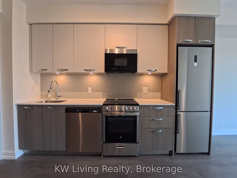75 James St S #904 — Photo 10