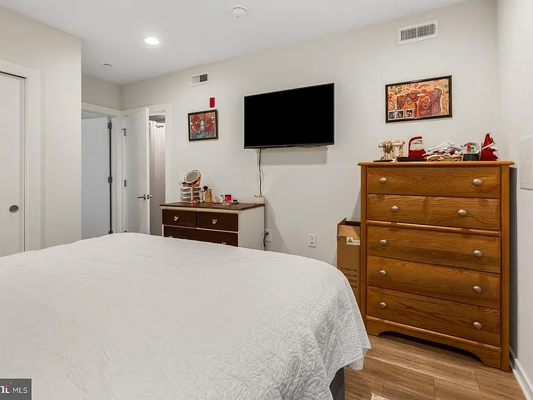 362 Monastery Ave #1F — Photo 15