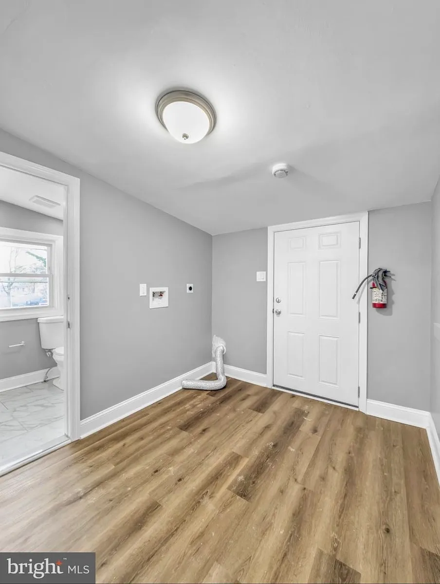 Building Photo - 302 Jones Ave #1B