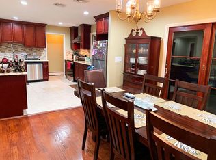 171 Deer Park Rd, Dix Hills, NY 11746