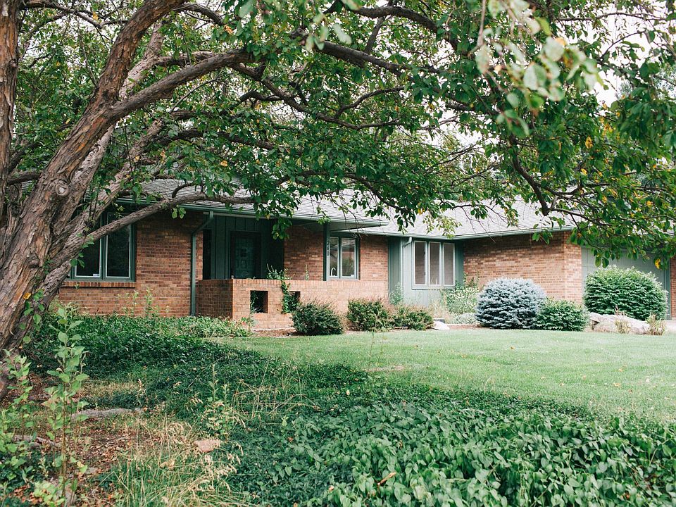 View of front entry from front yard