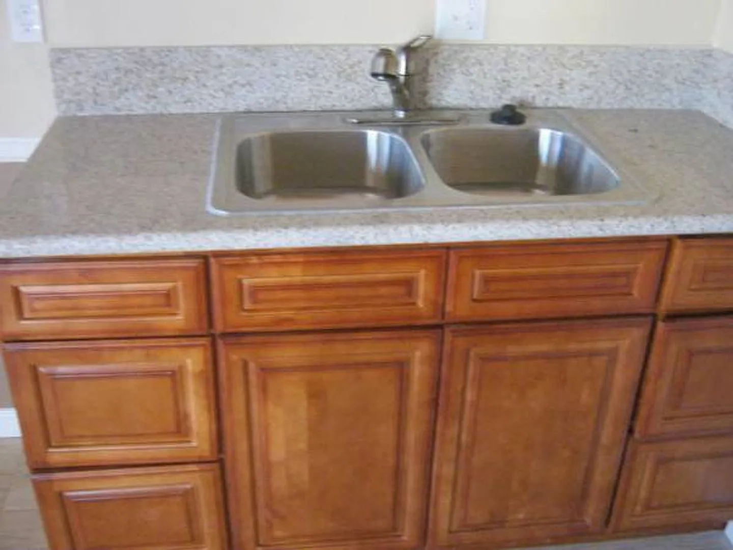 2 Bedroom 1 Bathroom (Anaheim) — Photo 4