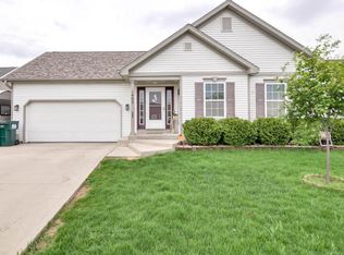 1405 E Pinecrest Ln, Elkhorn, WI 53121