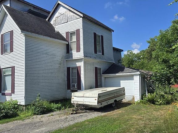 4th image of 133 Anderson Ave