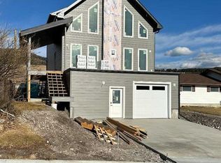 8305 18th Ave S, Crowsnest Pass, AB T0K0M0