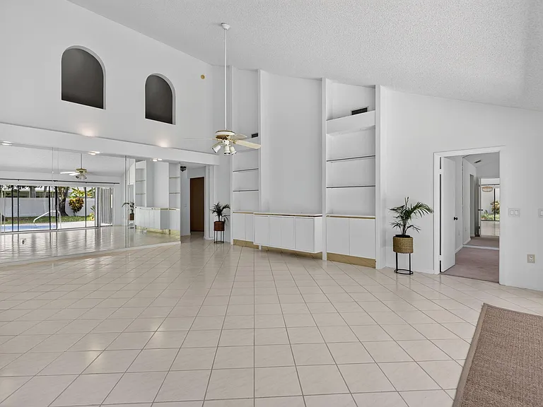 223 E River Park Dr — Photo 8