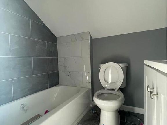 4th image of 409 Marshall St Floor 2