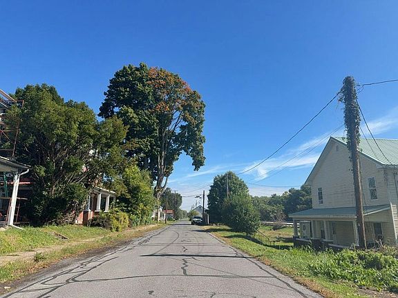 5th image of 706 N Front St