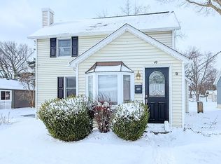 49 Hovey St, Oxford, MI 48371