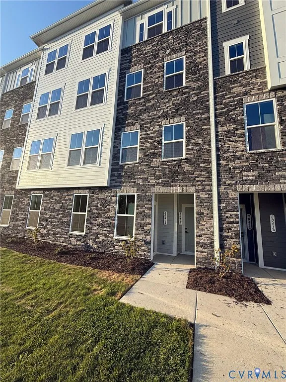 3 bed, 2.5 bath, 2756 sqft, $2,550 — Photo 1