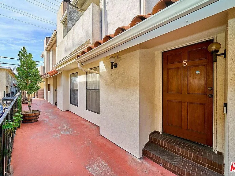 219 N Isabel St #5 — Photo 2